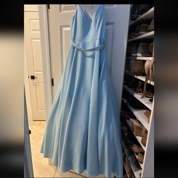 Mac Duggal Classic A Line V Neck Ball Gown Sz 6 - Picture 7 of 9